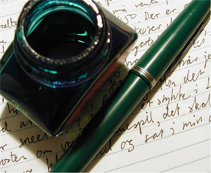 Picture Of Fountain Pen And Ink Bottle